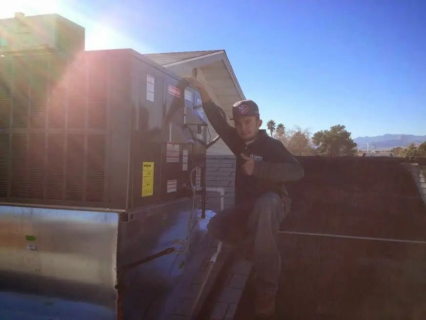 HVAC technician performing Heat Pump Repair on a rooftop unit in Elizabethtown
